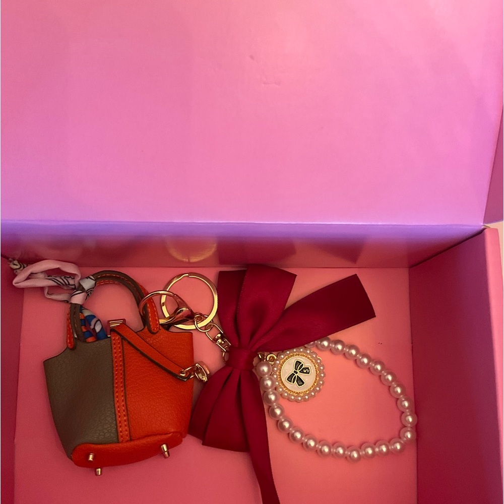 #keychain,keyring,bracelet,min bag